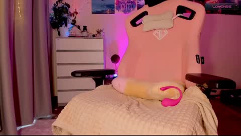 Snapshot of _witch__ chatting on 02/07/25, 01:53 Enni online show from 02/07/25, 01:53