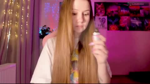 Snapshot of _witch__ chatting on 02/09/25, 07:49 Enni online show from 02/09/25, 07:49