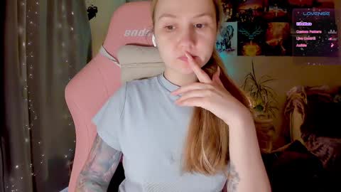 Snapshot of _witch__ chatting on 09/10/25, 07:19 Enni online show from 09/10/25, 07:19