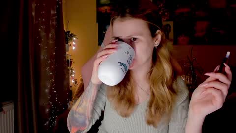 Snapshot of _witch__ chatting on 09/16/25, 06:36 Enni online show from 09/16/25, 06:36