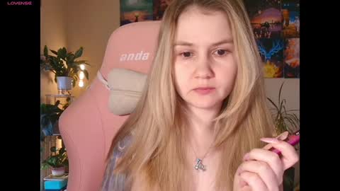 Snapshot of _witch__ chatting on 10/02/25, 06:42 Enni online show from 10/02/25, 06:42