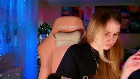 Snapshot of _witch__ chatting on 12/16/25, 07:35 Enni online show from 12/16/25, 07:35