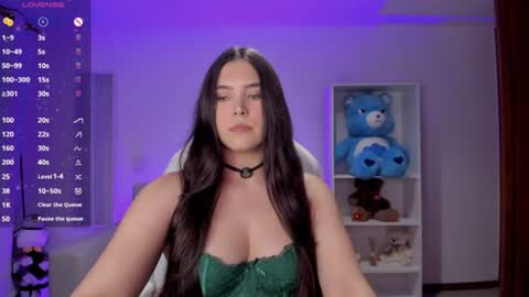 Snapshot of _wtdreamgirl chatting on 06/13/26, 05:05 Luisa online show from 06/13/26, 05:05