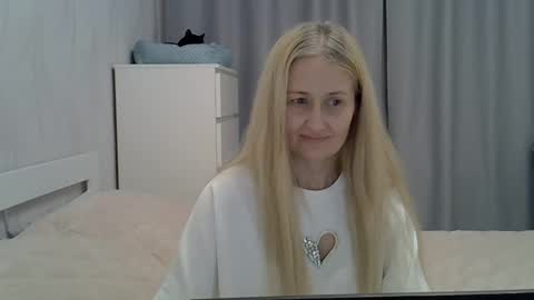 Snapshot of _xsharonx_ chatting on 01/11/25, 02:47 _xsharonx_ online show from 01/11/25, 02:47