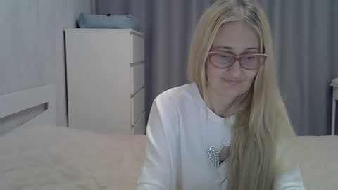 Snapshot of _xsharonx_ chatting on 01/11/25, 05:51 _xsharonx_ online show from 01/11/25, 05:51