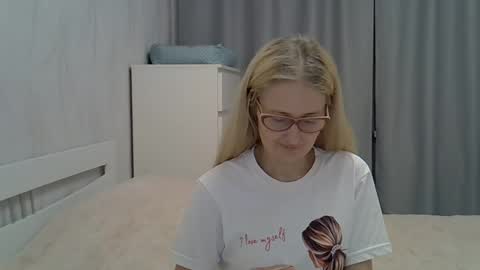 Snapshot of _xsharonx_ chatting on 01/12/25, 06:05 _xsharonx_ online show from 01/12/25, 06:05