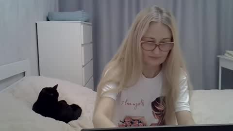 Snapshot of _xsharonx_ chatting on 02/07/25, 11:12 _xsharonx_ online show from 02/07/25, 11:12