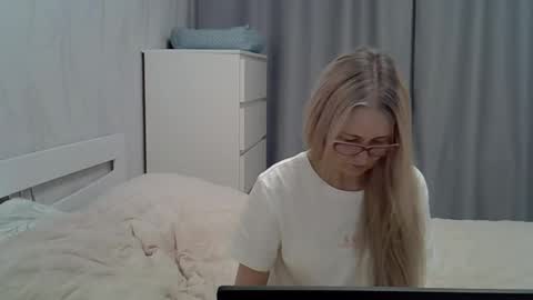 Snapshot of _xsharonx_ chatting on 02/09/25, 05:22 _xsharonx_ online show from 02/09/25, 05:22