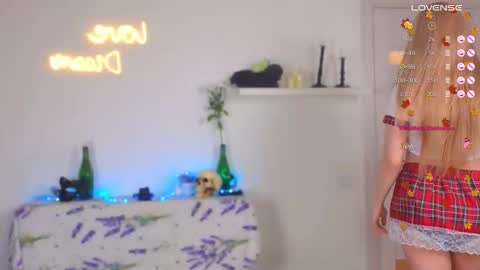 Snapshot of _yourfoxy_ chatting on 10/27/25, 11:47 LITTLE FOX online show from 10/27/25, 11:47