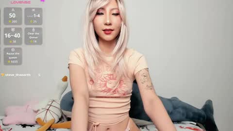 Snapshot of _yuriko chatting on 05/13/26, 10:49 Mia online show from 05/13/26, 10:49
