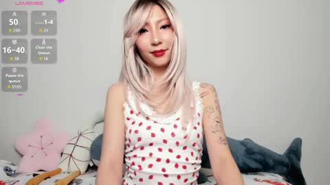Snapshot of _yuriko chatting on 05/16/26, 10:41 Mia online show from 05/16/26, 10:41