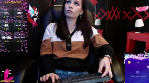 Yuyi online show from 01/23/25, 11:15