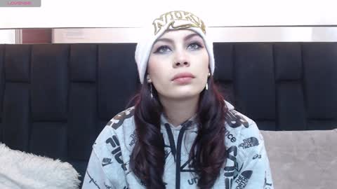 Yuyi online show from 01/29/25, 11:09