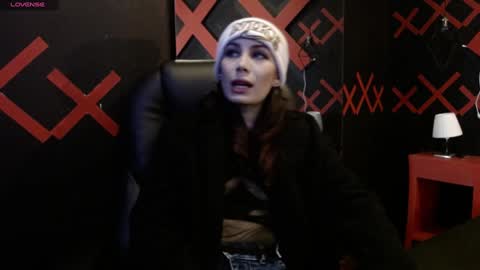 Yuyi online show from 01/30/25, 11:01