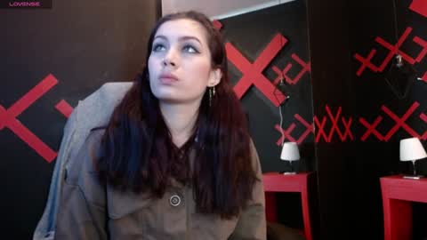 Yuyi online show from 01/31/25, 11:24