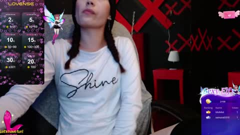 Yuyi online show from 02/03/25, 02:13