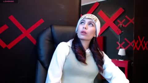 Yuyi online show from 02/10/25, 11:15