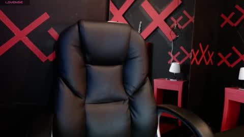 Yuyi online show from 02/14/25, 11:21