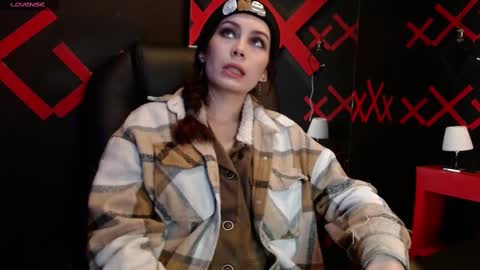 Yuyi online show from 02/15/25, 11:17