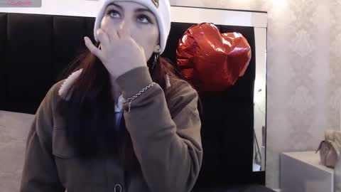 Yuyi online show from 02/16/25, 11:16