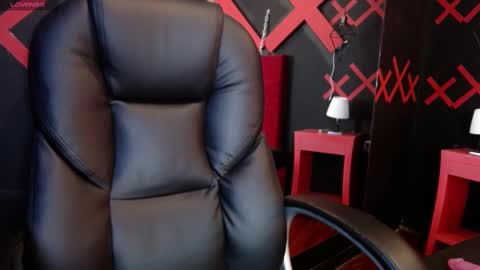 Yuyi online show from 02/18/25, 02:16