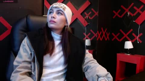 Yuyi online show from 02/20/25, 11:20