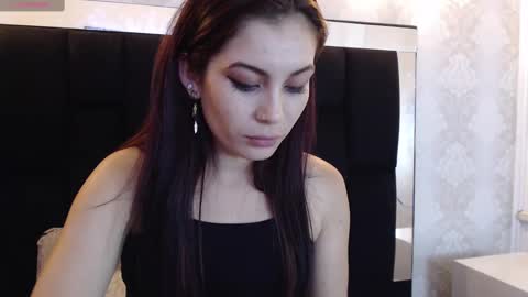 Yuyi online show from 02/22/25, 05:24