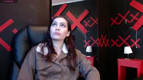 Yuyi online show from 03/04/25, 11:19