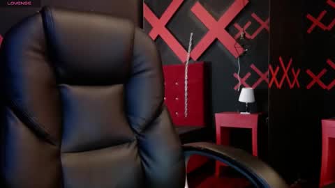 Yuyi online show from 03/07/25, 11:07