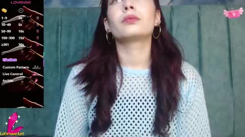 Yuyi online show from 09/27/25, 09:20