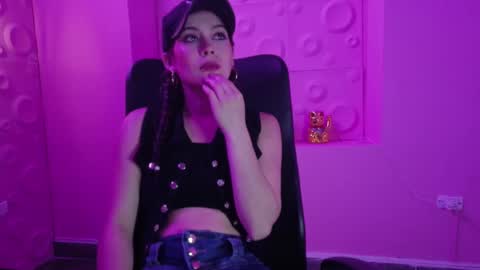 Yuyi online show from 11/10/25, 12:26