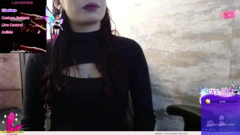 Yuyi online show from 12/20/25, 11:50