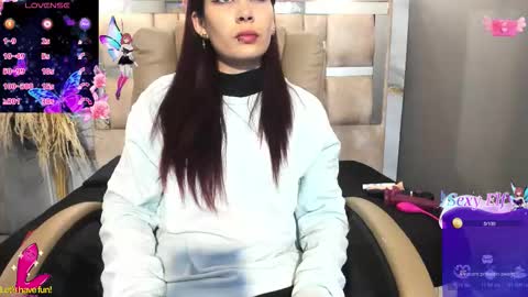 Yuyi online show from 03/22/26, 11:46