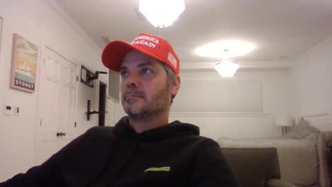 Snapshot of _zeus____ chatting on 01/08/25, 01:32 Zeus online show from 01/08/25, 01:32