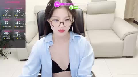 _zizi_ online show from 01/04/25, 11:43