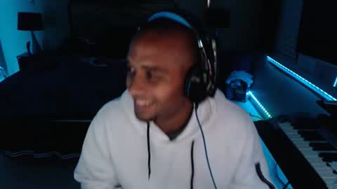 a4orce online show from 10/29/25, 01:19