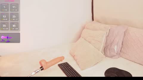 Snapshot of a__vanellopecute chatting on 07/19/26, 10:19 Alexandra online show from 07/19/26, 10:19