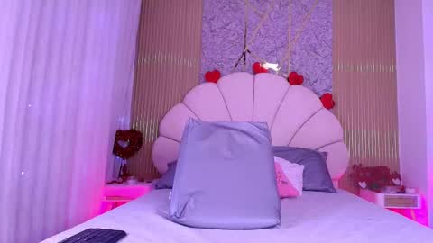 Aisha online show from 02/04/26, 12:00