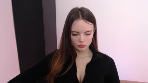 a_ariella_ online show from 10/07/25, 07:16