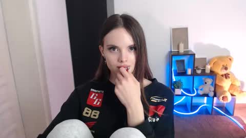 a_ariella_ online show from 10/27/25, 01:26