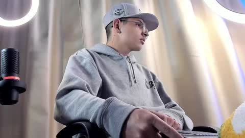 alejo online show from 02/05/25, 04:16