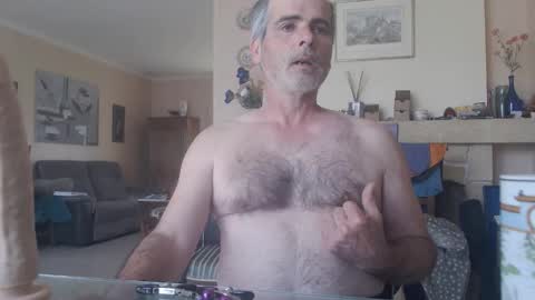 Snapshot of aalex1717 chatting on 05/22/26, 06:42 Aalex1717 online show from 05/22/26, 06:42