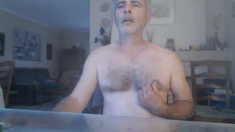 Snapshot of aalex1717 chatting on 06/20/26, 04:37 Aalex1717 online show from 06/20/26, 04:37