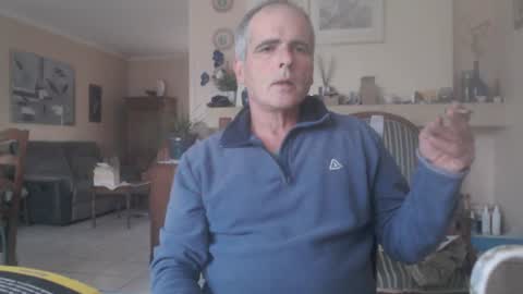 Snapshot of aalex1717 chatting on 07/14/26, 04:50 Aalex1717 online show from 07/14/26, 04:50