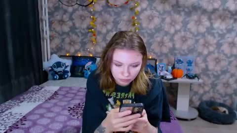 Snapshot of aalicebubble chatting on 10/27/25, 06:45 Alice online show from 10/27/25, 06:45