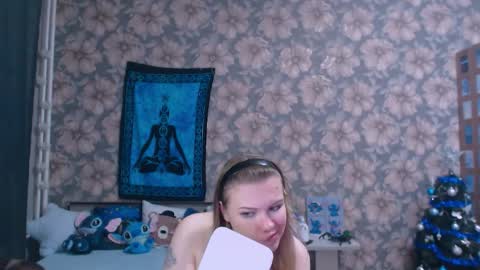 Snapshot of aalicebubble chatting on 12/20/25, 02:02 Alice online show from 12/20/25, 02:02