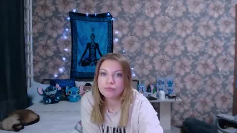 Snapshot of aalicebubble chatting on 01/16/26, 02:32 Alice online show from 01/16/26, 02:32