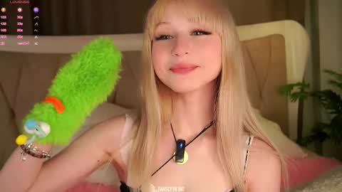 Snapshot of aameow chatting on 10/14/25, 01:56 Amy online show from 10/14/25, 01:56