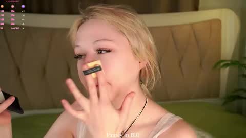 Snapshot of aameow chatting on 10/20/25, 03:12 Amy online show from 10/20/25, 03:12