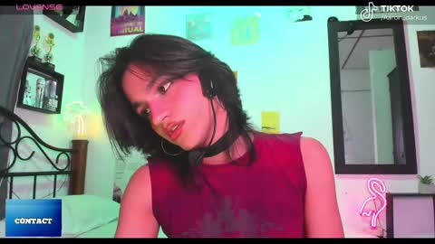 Snapshot of aaron_darkus chatting on 09/28/25, 12:38 Aaron online show from 09/28/25, 12:38
